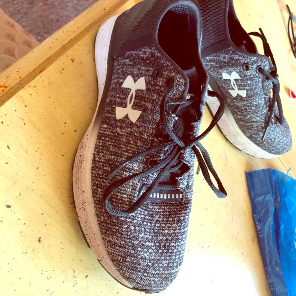Woman’s underarmour shoes